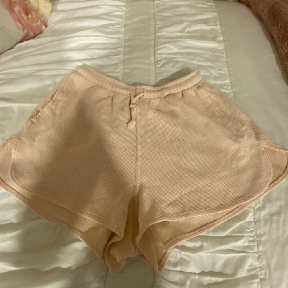 Brandy Melville Thermal shorts light pink